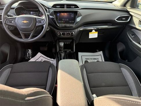 Used 2022 Chevrolet TrailBlazer LT w/ Convenience Package image 12