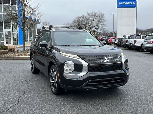 Used 2022 Mitsubishi Outlander ES image 1