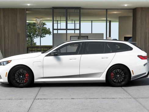 New 2026 BMW M5 Touring image 4