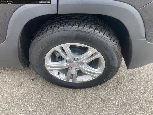 Used 2018 GMC Terrain SLE w/ Driver Convenience Package FWD image 9