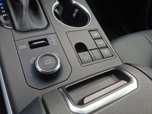 Used 2023 Toyota Highlander XSE image 26