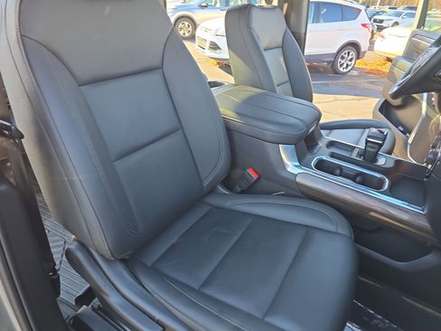 Used 2024 Chevrolet Silverado 1500 LT Trail Boss w/ Convenience Package II image 10