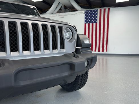 Used 2019 Jeep Wrangler Sport AWD/4WD image 11