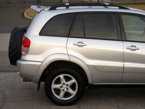 Used 2003 Toyota RAV4 4WD image 12