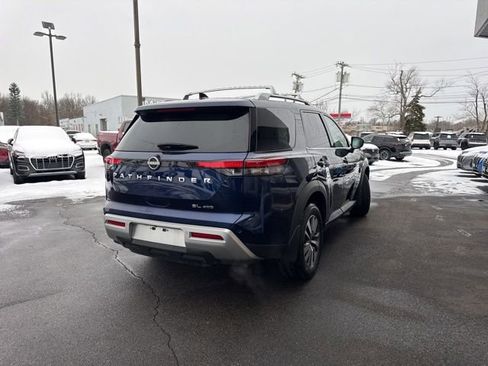 Used 2024 Nissan Pathfinder SL image 2