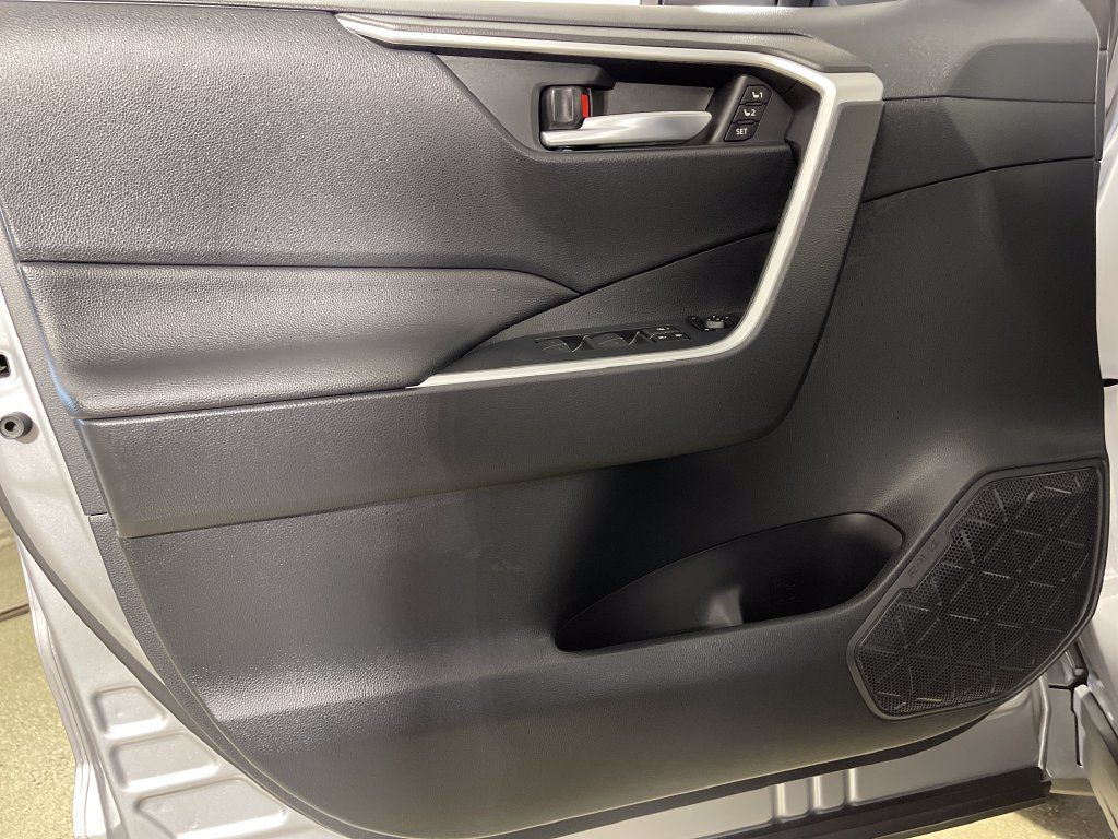 Certified 2023 Toyota RAV4 XLE Premium AWD/4WD image 17
