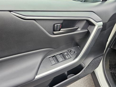 Used 2025 Toyota RAV4 LE image 20