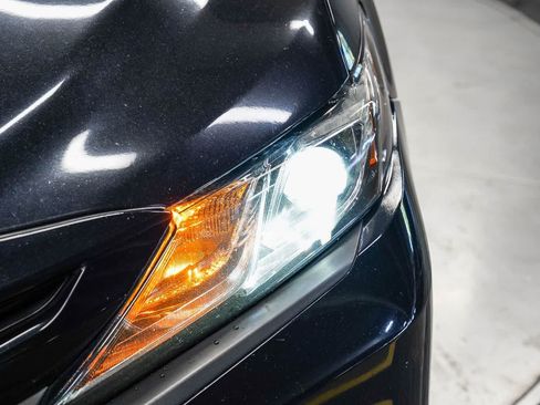 Used 2020 Toyota Camry SE w/ Sunroof Package FWD image 7