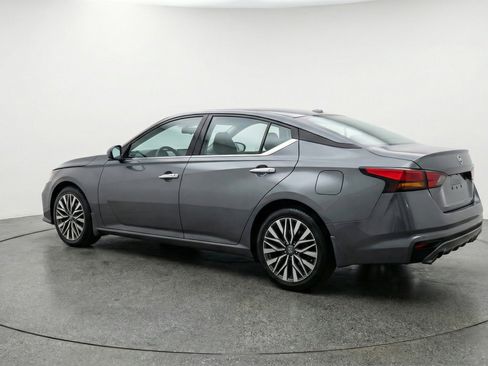 Used 2025 Nissan Altima 2.5 SV image 6