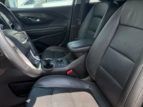 Used 2022 GMC Terrain SLT FWD image 3