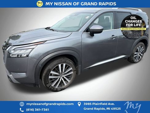 Used 2025 Nissan Pathfinder Platinum AWD/4WD image 4