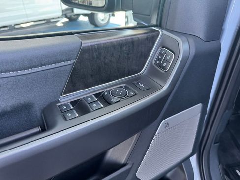 Used 2025 Ford F450 Lariat w/ Lariat Ultimate Package image 3