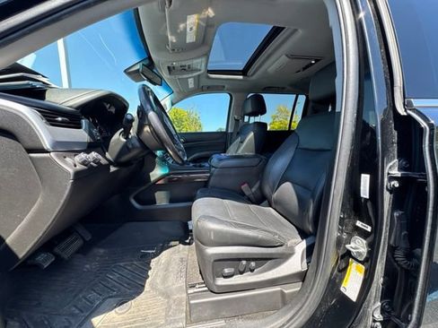 Used 2018 GMC Yukon XL SLT w/ Open Road Package AWD/4WD image 8