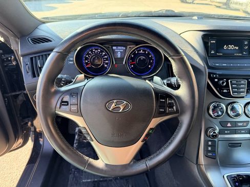 Used 2016 Hyundai Genesis 3.8 RWD image 17