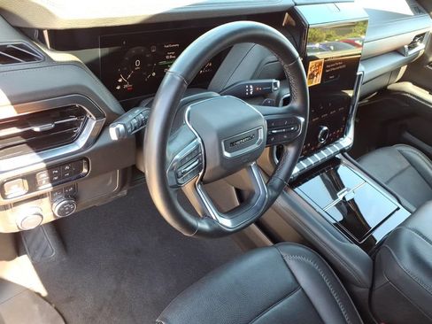Used 2025 GMC Yukon XL Denali RWD image 25