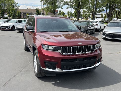 Used 2024 Jeep Grand Cherokee L Laredo w/ Luxury Tech Group I AWD/4WD image 4