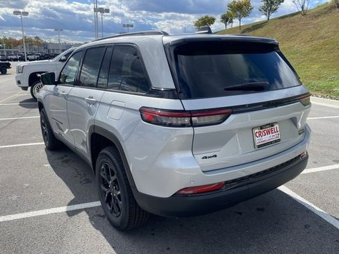 New 2025 Jeep Grand Cherokee Altitude w/ Trailer Tow Package image 5