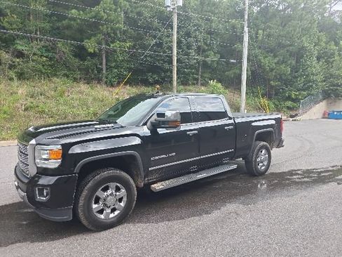 Used 2018 GMC Sierra 3500 Denali w/ Duramax Plus Package AWD/4WD image 7
