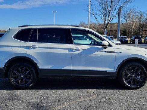 Certified 2024 Volkswagen Tiguan SE image 6