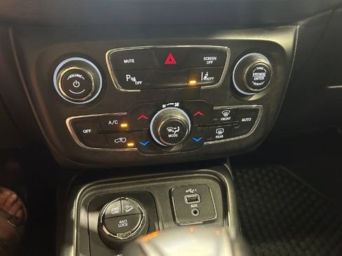 Used 2021 Jeep Compass Trailhawk AWD/4WD image 24