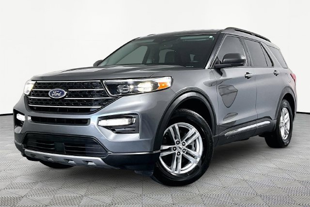Used 2023 Ford Explorer XLT w/ Equipment Group 202A RWD image 3