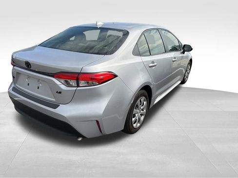 Used 2023 Toyota Corolla LE w/ Carpet Mat Package (TMS) FWD image 6