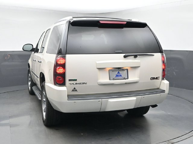Used 2012 GMC Yukon Denali RWD image 7