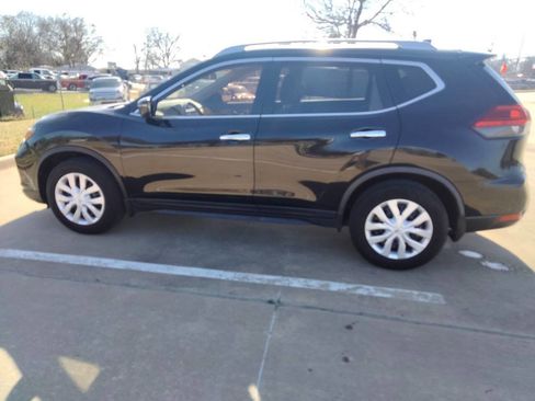 Used 2017 Nissan Rogue S w/ Appearance Package image 8