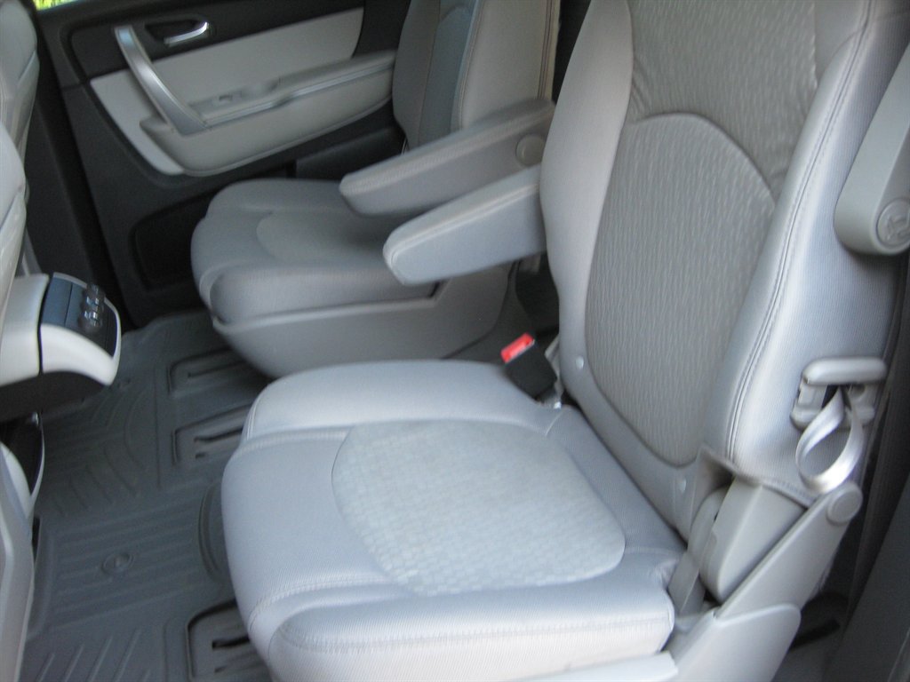 Used 2012 GMC Acadia SLE FWD image 25