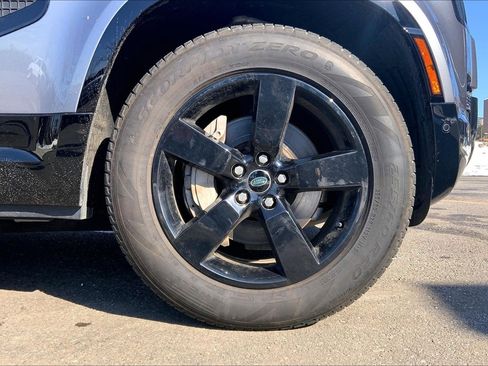 Used 2024 Land Rover Defender 110 X-Dynamic SE image 5