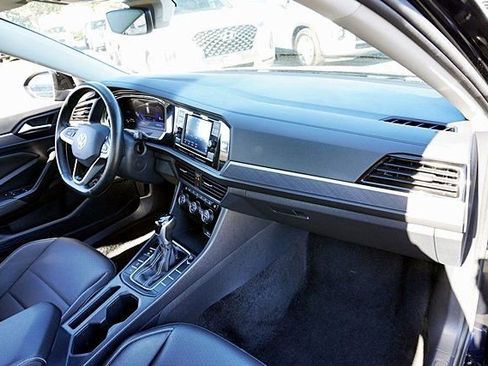 Used 2024 Volkswagen Jetta SE FWD image 10