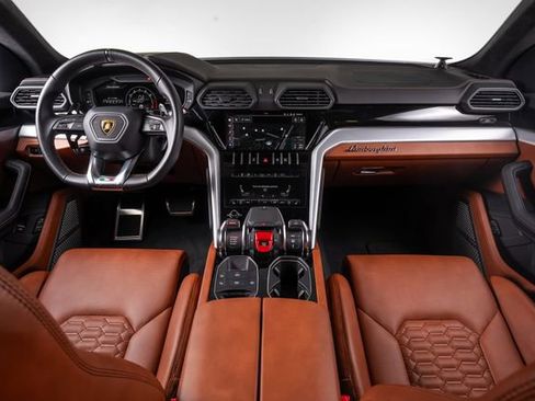 Used 2022 Lamborghini Urus AWD/4WD image 36