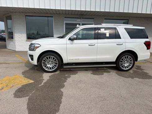 Used 2024 Ford Expedition Platinum AWD/4WD image 4