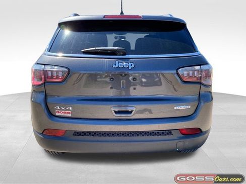 Used 2019 Jeep Compass Latitude w/ Popular Equipment Group AWD/4WD image 4