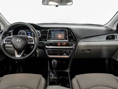 Used 2018 Hyundai Sonata SE FWD image 12