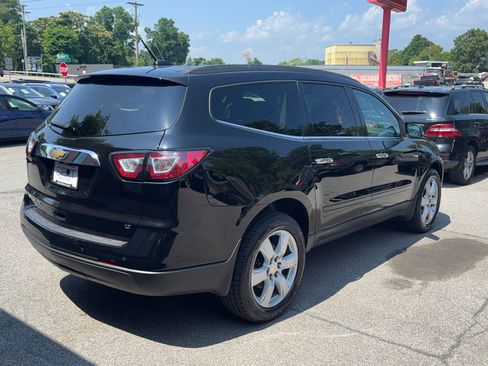 Used 2017 Chevrolet Traverse LT w/ Style and Technology Package image 6
