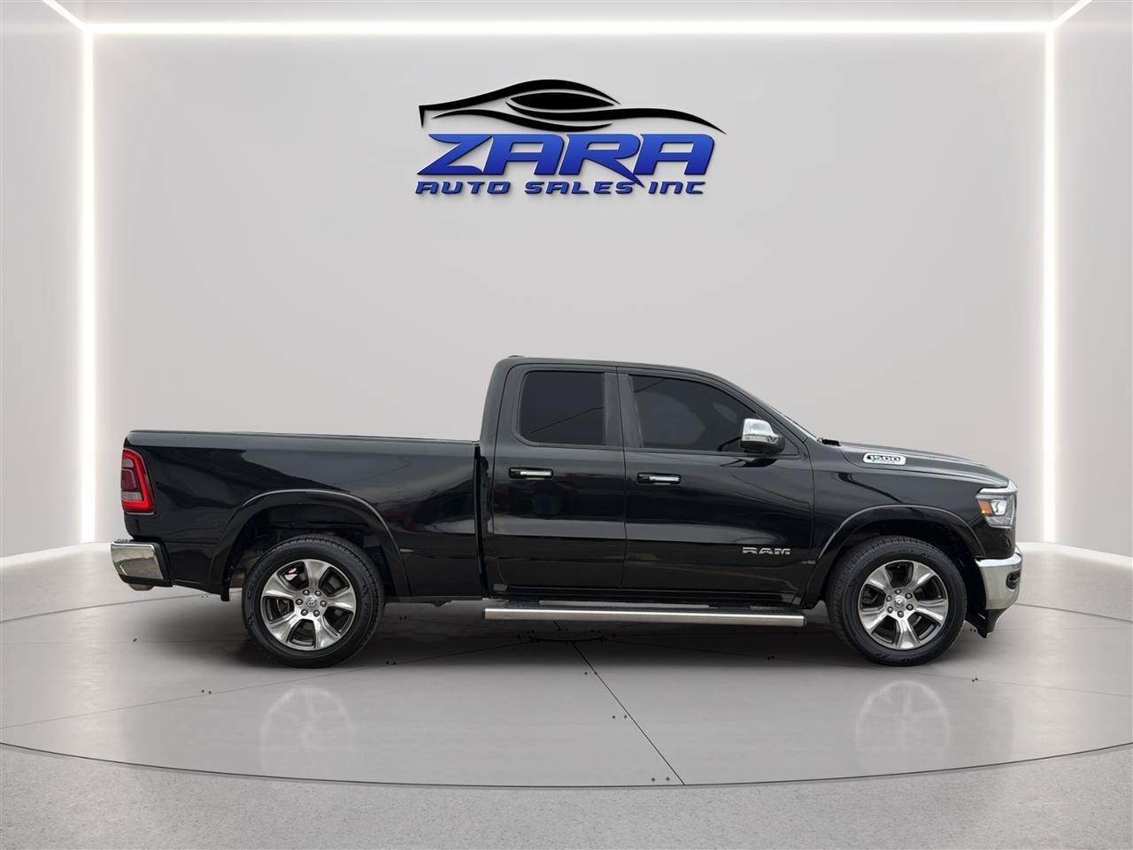 Used 2019 RAM 1500 Laramie AWD/4WD image 8