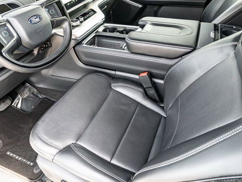 Used 2025 Ford Expedition Max Platinum AWD/4WD image 14
