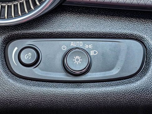 Certified 2025 Chevrolet Trax ACTIV w/ Sunroof Package image 29