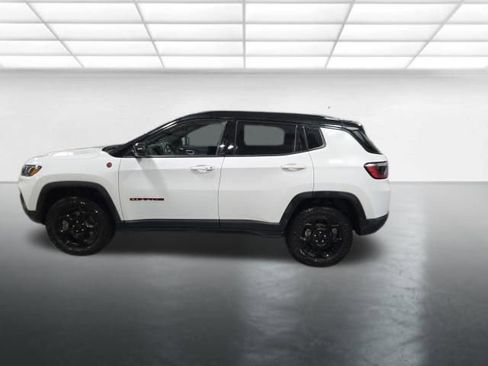 Used 2023 Jeep Compass Trailhawk w/ Trailhawk Convenience Group AWD/4WD image 7