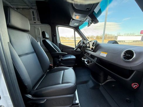 New 2025 Mercedes-Benz Sprinter 2500 image 21