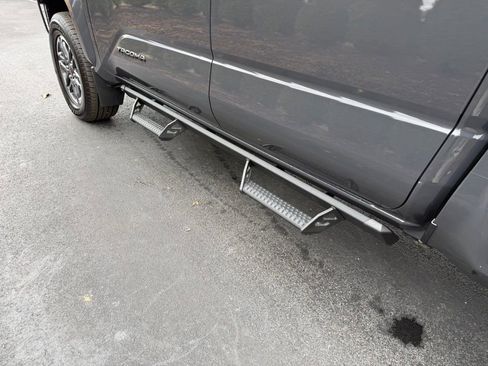 Used 2024 Toyota Tacoma TRD Sport image 10