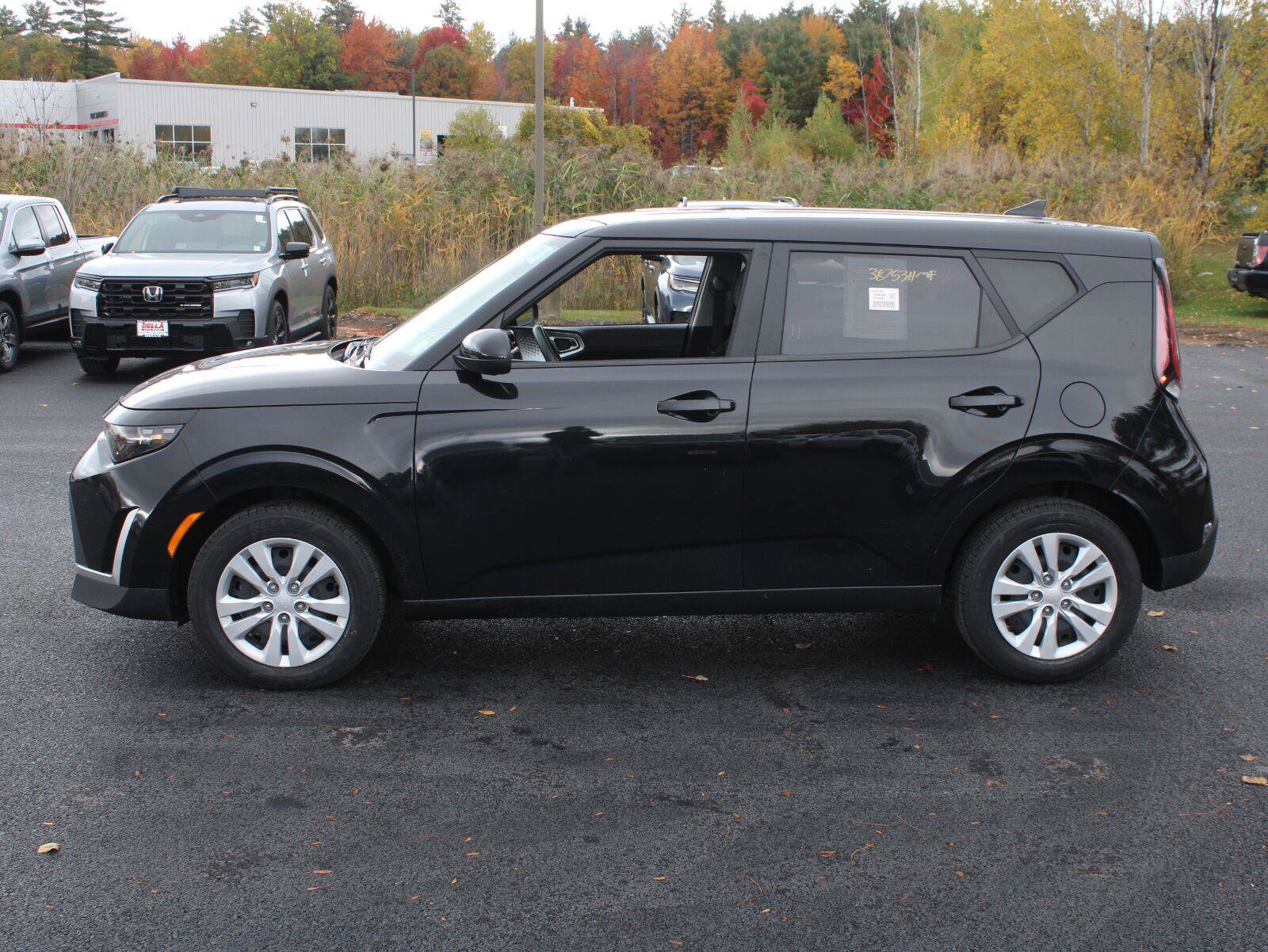Used 2023 Kia Soul LX FWD image 5
