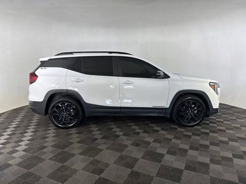 Used 2022 GMC Terrain SLE w/ Elevation Edition FWD image 6
