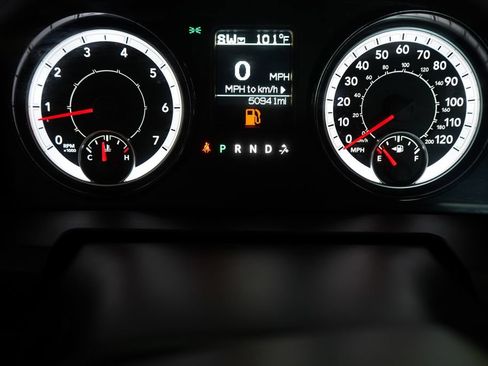 Used 2024 RAM 1500 Warlock AWD/4WD image 32