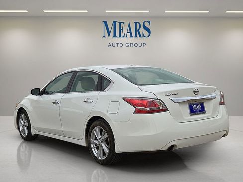 Used 2015 Nissan Altima 2.5 SV w/ Convenience Package image 3