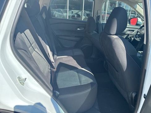 Used 2025 Nissan Rogue SV image 9