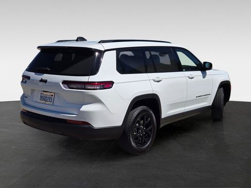 Used 2025 Jeep Grand Cherokee L Altitude image 4