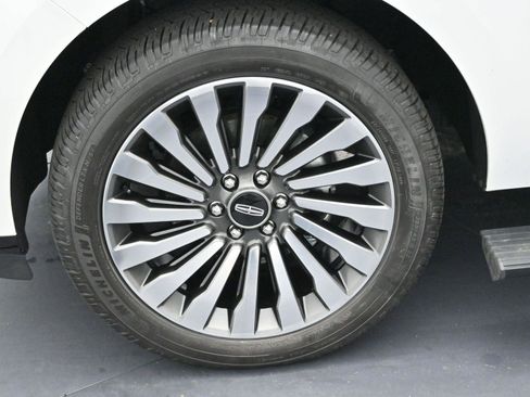 Used 2020 Lincoln Navigator Reserve w/ Luxury Package image 47