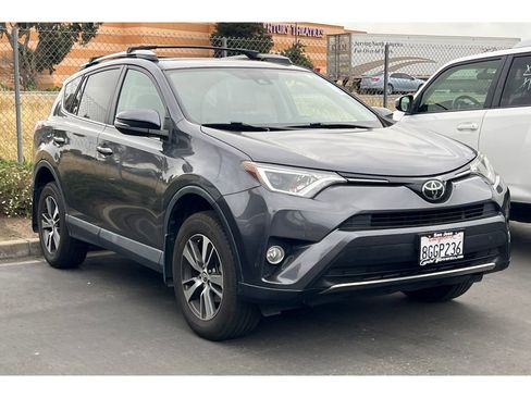 Used 2018 Toyota RAV4 XLE image 2